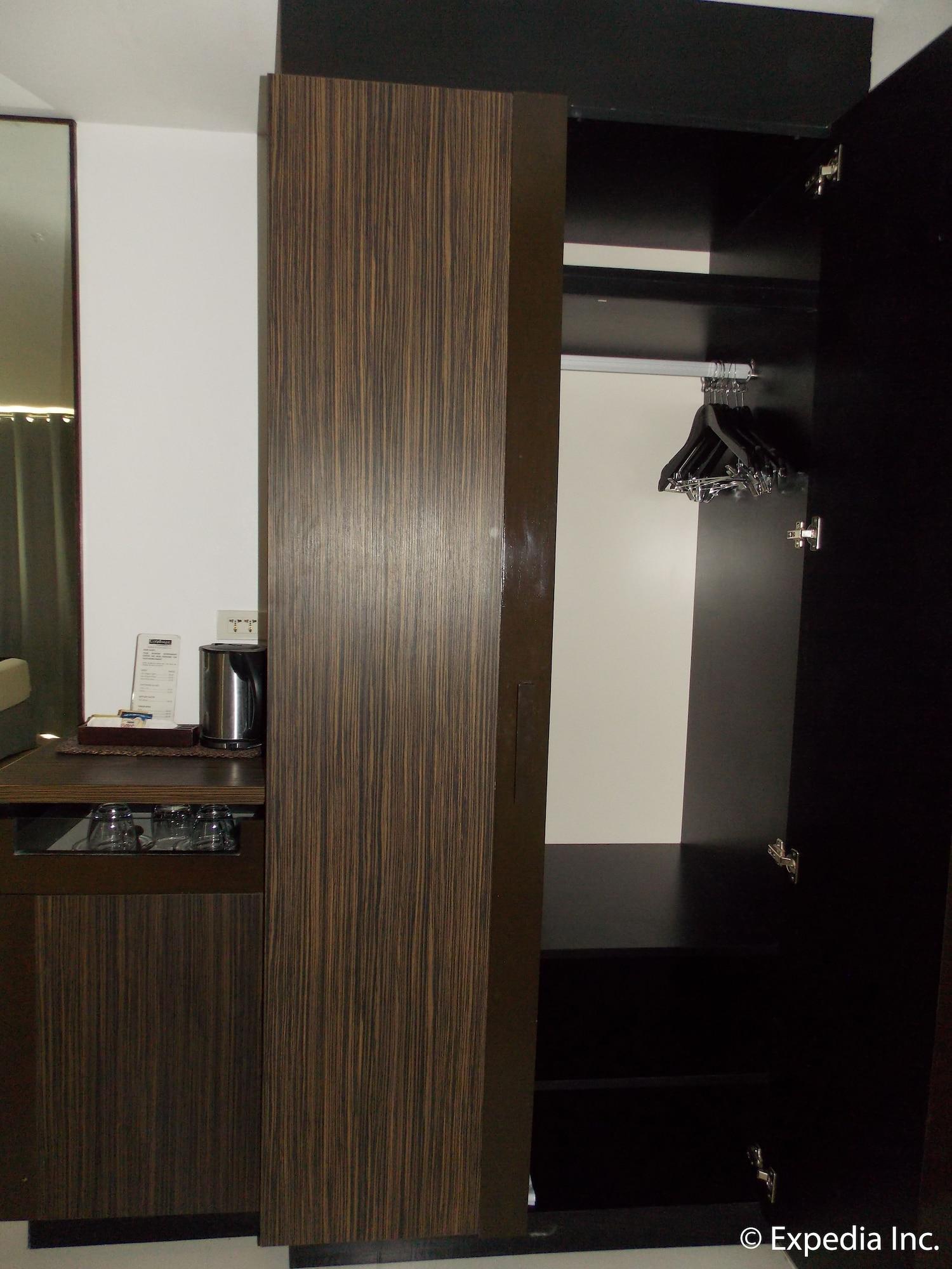 Cityscape Hotel Мандау Сити Екстериор снимка